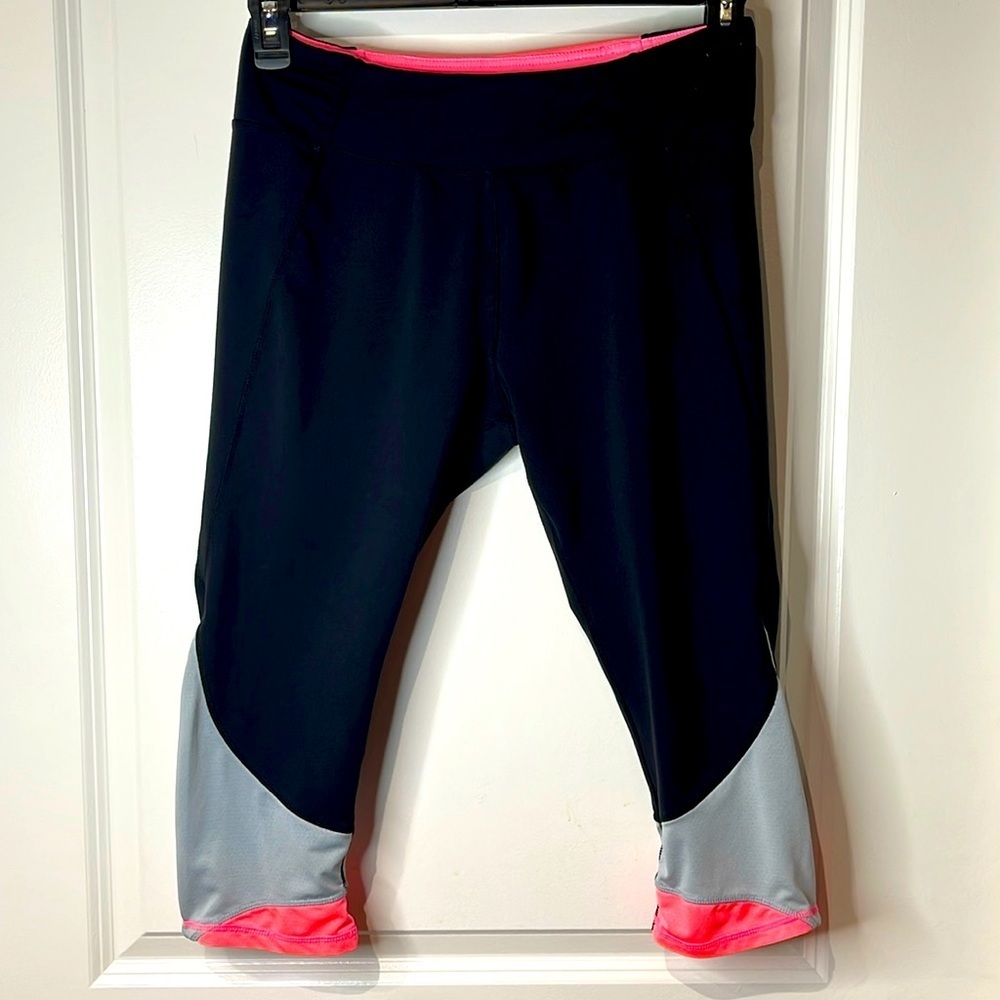 Kyodan Athletic Leggings Size Large 86” Nylon 14% Spandex. Inseam 18”. GUC
